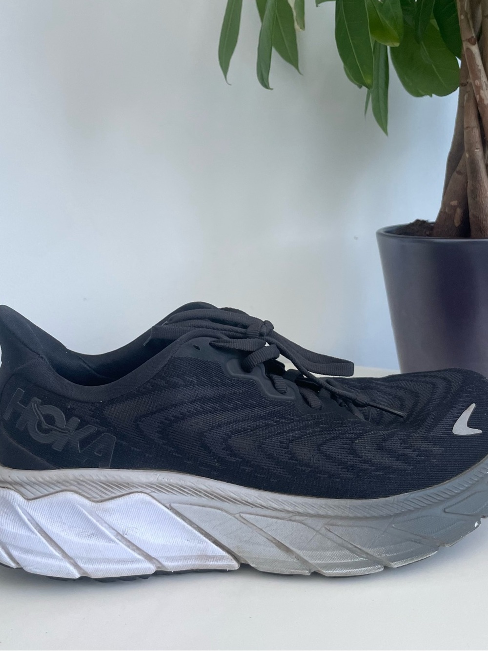 Women Size 6.5 Hoka One One Arahi 5 Black White Gray Running Shoes